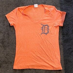 Detroit Tigers 5th & Ocean Orange Heather V-Neck Tee with Navy Logo Tag